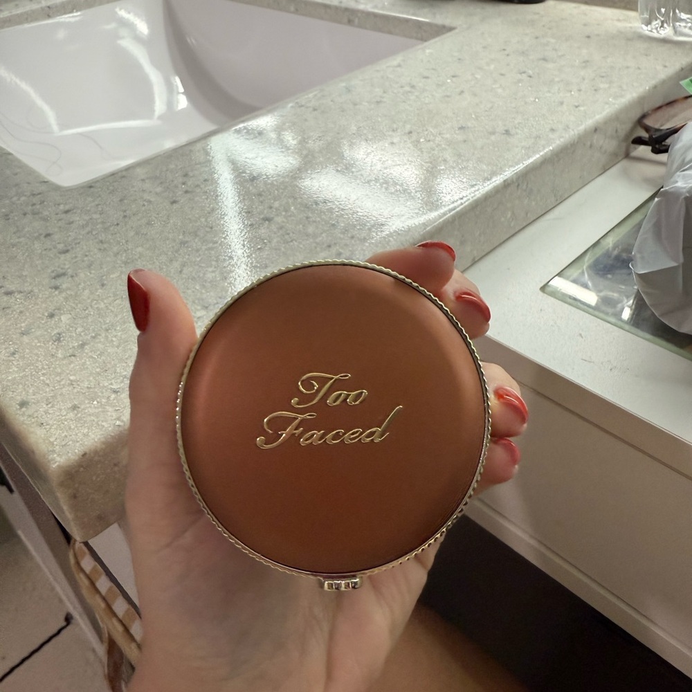 Too Faced Gold and Brown Bronzer